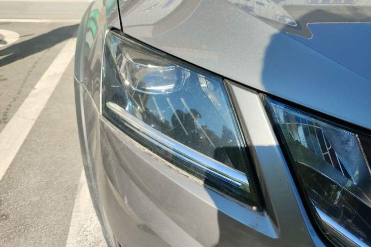 Used Skoda Octavia 2018 Station Wagon TSI280 DSG Flagship Edition Right Front Headlight