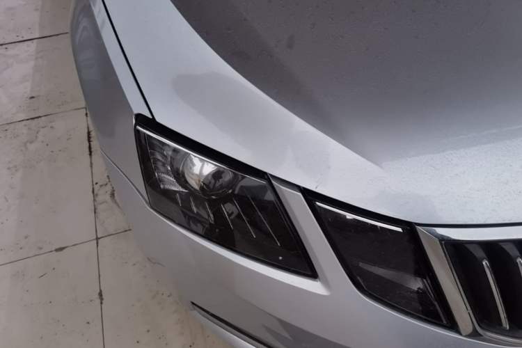 Used Skoda Octavia 2018 TSI230 DSG Luxury Edition Right Front Headlight