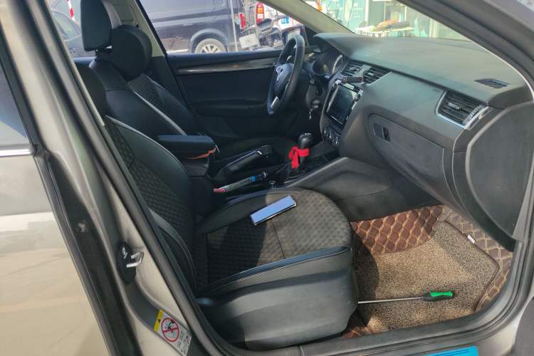 Used Skoda Octavia 2018 Station Wagon TSI230 DSG Luxury Edition Right Front Seat