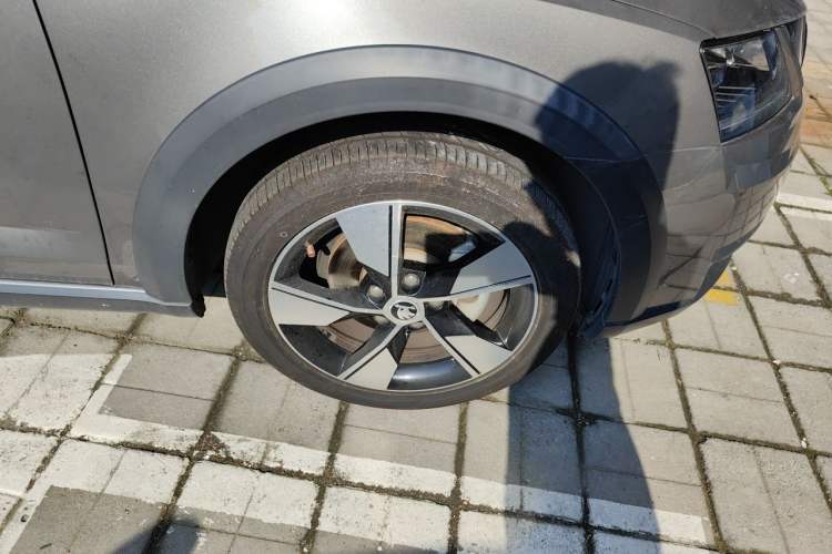 Used Skoda Octavia 2018 Station Wagon TSI280 DSG Luxury Edition Right Front Wheel Hub