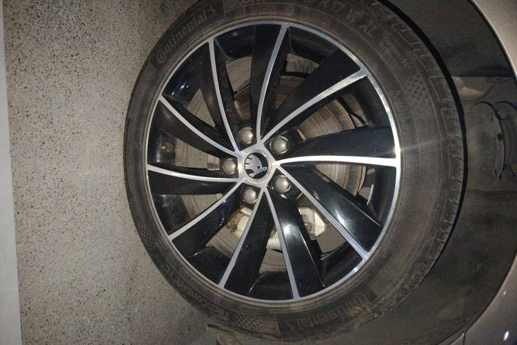 Used Skoda Octavia 2018 TSI280 DSG Luxury Edition Right Front Wheel Hub