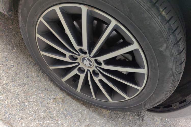 Used Skoda Octavia 2018 1.6L Automatic Luxury Edition Right Front Wheel Hub