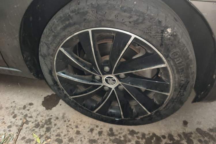 Used Skoda Octavia 2018 TSI280 DSG Luxury Edition Right Front Wheel Hub
