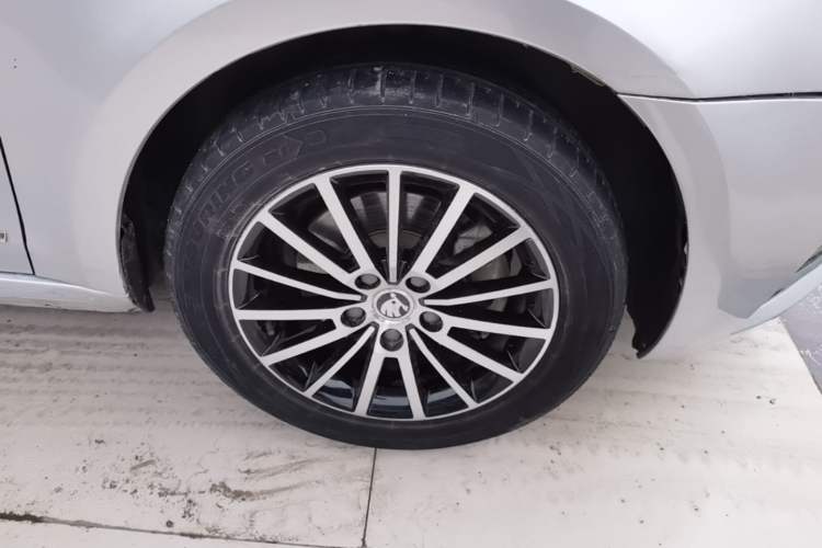 Used Skoda Octavia 2018 TSI230 DSG Luxury Edition Right Front Wheel Hub
