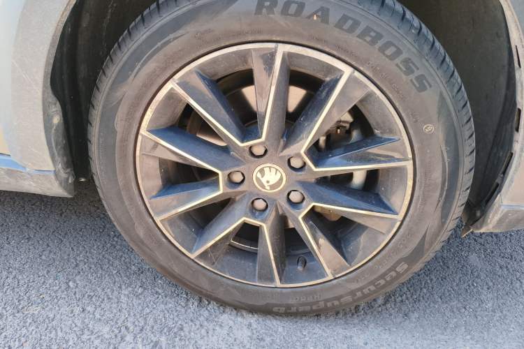 Used Skoda Octavia 2018 Station Wagon TSI230 DSG Luxury Edition Right Front Wheel Hub