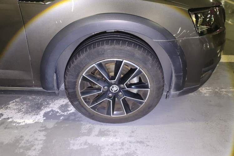 Used Skoda Octavia 2018 Station Wagon TSI230 DSG Luxury Edition Right Front Wheel Hub