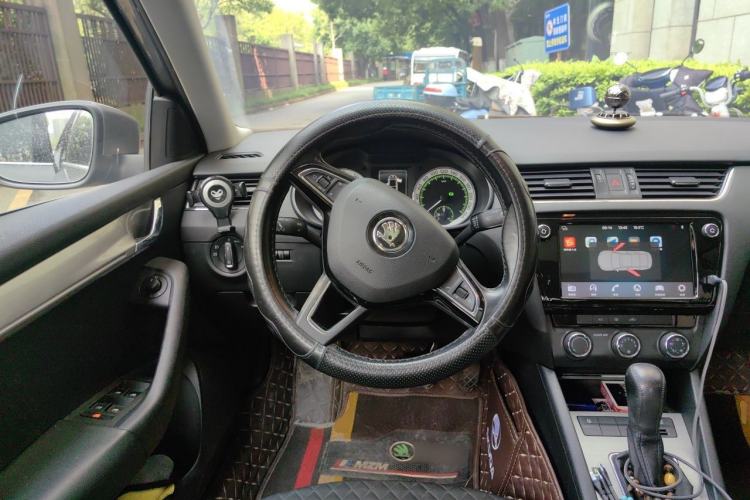 Used Skoda Octavia 2018 1.6L Automatic Luxury Edition Steering Wheel