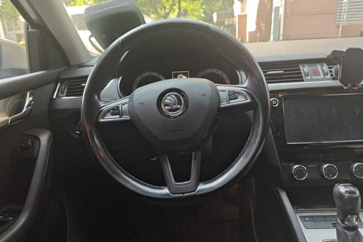 Used Skoda Octavia 2018 1.6L Automatic Luxury Edition Steering Wheel