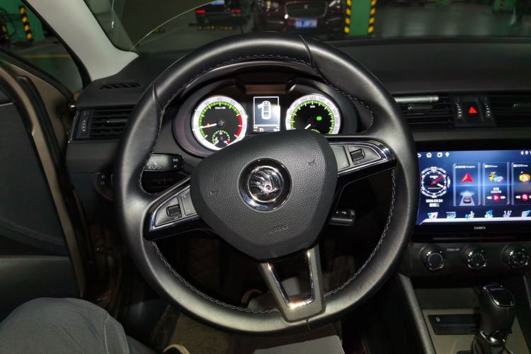 Used Skoda Octavia 2018 1.6L Automatic Luxury Edition Steering Wheel