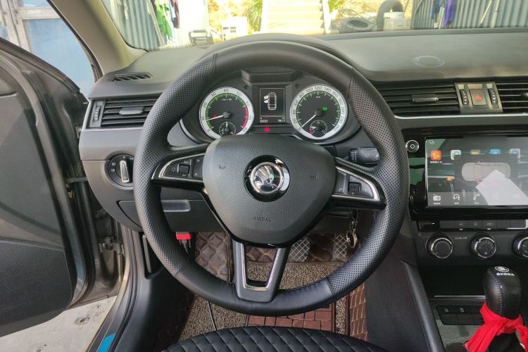 Used Skoda Octavia 2018 Station Wagon TSI230 DSG Luxury Edition Steering Wheel