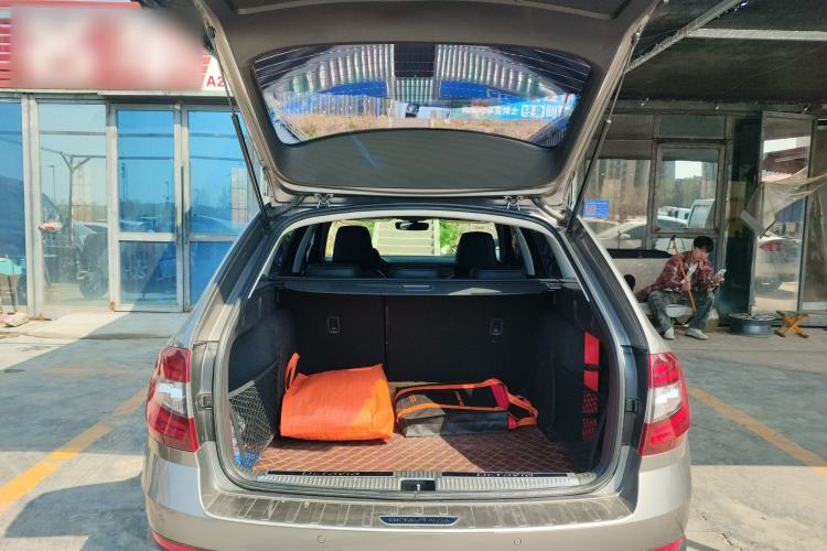 Used Skoda Octavia 2018 Station Wagon TSI230 DSG Luxury Edition Trunk