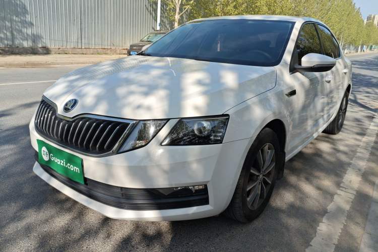 Used Skoda Octavia 2018 TSI230 DSG Comfort Edition Guazi used car, China used car export, Used car for sale, Used cars, Cheapest cars for sale