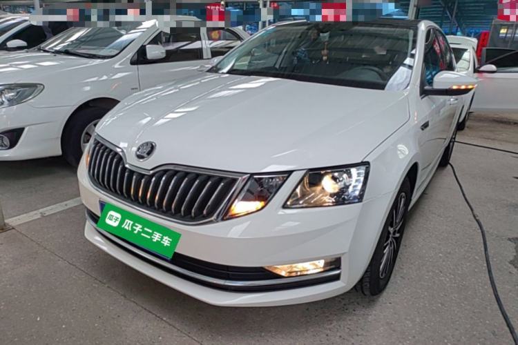 Used Skoda Octavia 2018 TSI230 DSG Luxury Edition Guazi used car, China used car export, Used car for sale, Used cars, Cheapest cars for sale