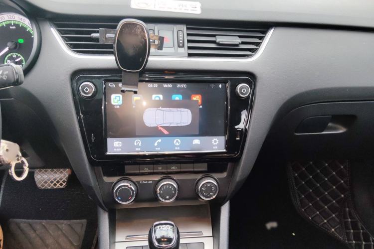 Used Skoda Octavia 2018 TSI230 DSG Luxury Edition Audio And AC Panel