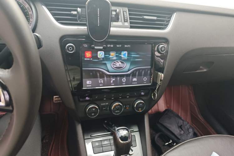 Used Skoda Octavia 2018 Station Wagon TSI280 DSG Flagship Edition Audio And AC Panel