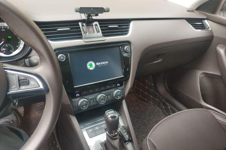 Used Skoda Octavia 2018 Station Wagon TSI280 DSG Flagship Edition Audio And AC Panel
