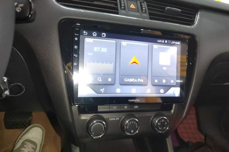 Used Skoda Octavia 2018 TSI230 DSG Comfort Edition Audio And AC Panel