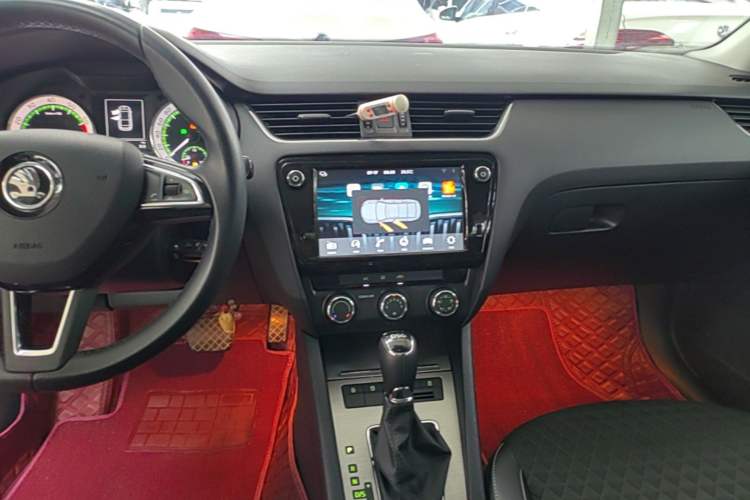 Used Skoda Octavia 2018 TSI230 DSG Luxury Edition Audio And AC Panel