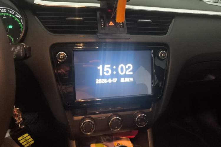 Used Skoda Octavia 2018 Station Wagon TSI230 DSG Comfort Edition Audio And AC Panel