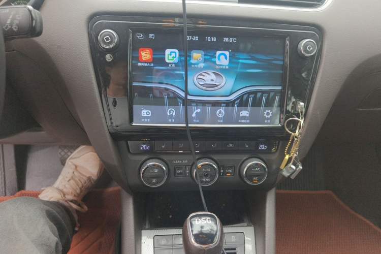 Used Skoda Octavia 2018 Station Wagon TSI280 DSG Flagship Edition Audio And AC Panel