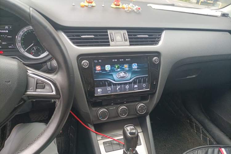 Used Skoda Octavia 2018 TSI280 DSG Luxury Edition Audio And AC Panel