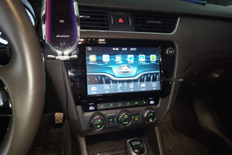 Used Skoda Octavia 2018 Station Wagon TSI280 DSG Flagship Edition Audio And AC Panel
