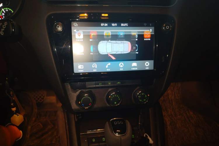 Used Skoda Octavia 2018 Station Wagon TSI280 DSG Luxury Edition Audio And AC Panel