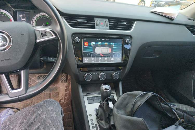 Used Skoda Octavia 2018 TSI230 DSG Luxury Edition Audio And AC Panel