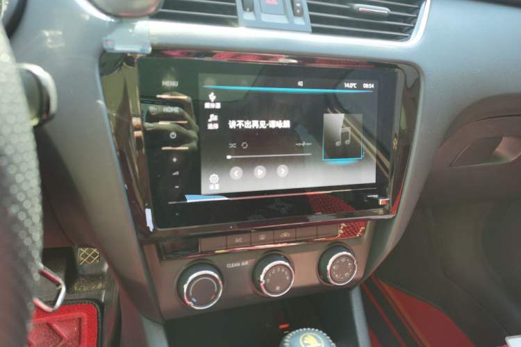 Used Skoda Octavia 2018 TSI230 DSG Luxury Enjoyment Edition Audio And AC Panel