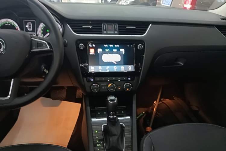 Used Skoda Octavia 2018 TSI280 DSG Flagship Edition Audio And AC Panel