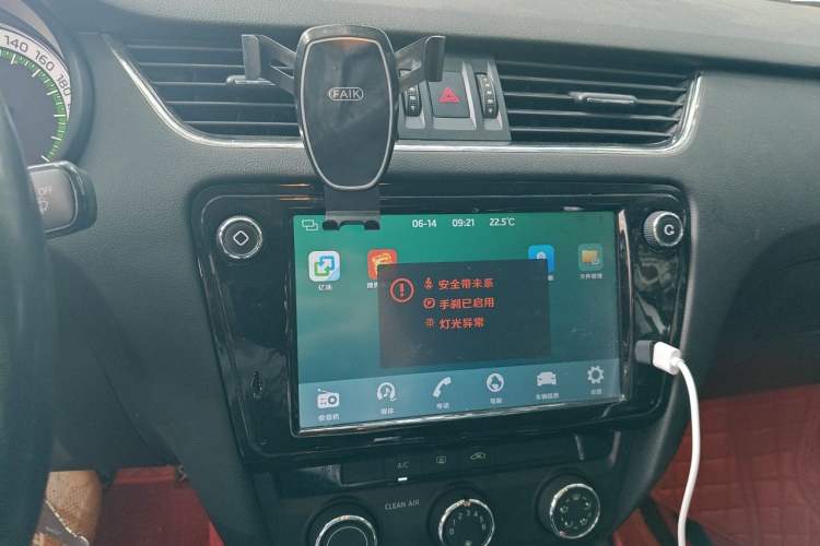 Used Skoda Octavia 2018 TSI230 DSG Luxury Edition Audio And AC Panel