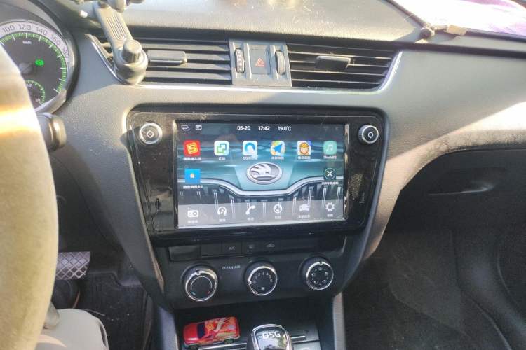 Used Skoda Octavia 2018 Station Wagon TSI280 DSG Luxury Edition Audio And AC Panel