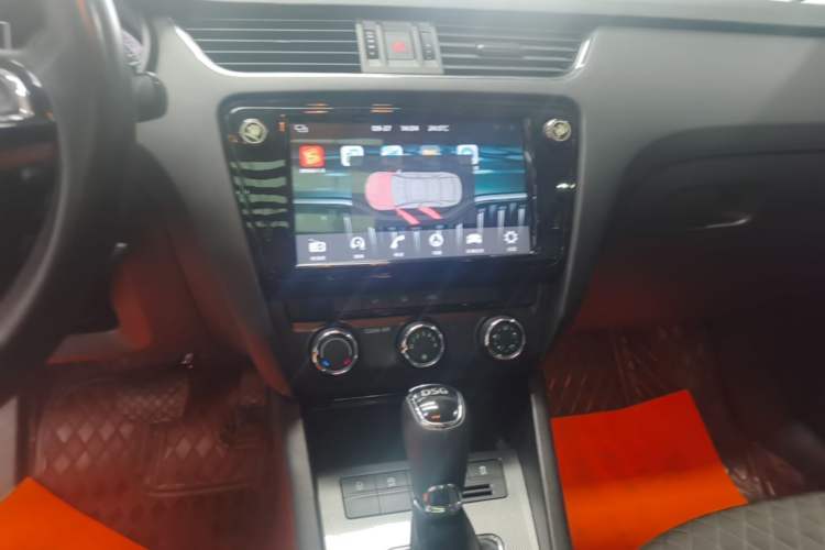 Used Skoda Octavia 2018 Station Wagon TSI280 DSG Luxury Edition Audio And AC Panel