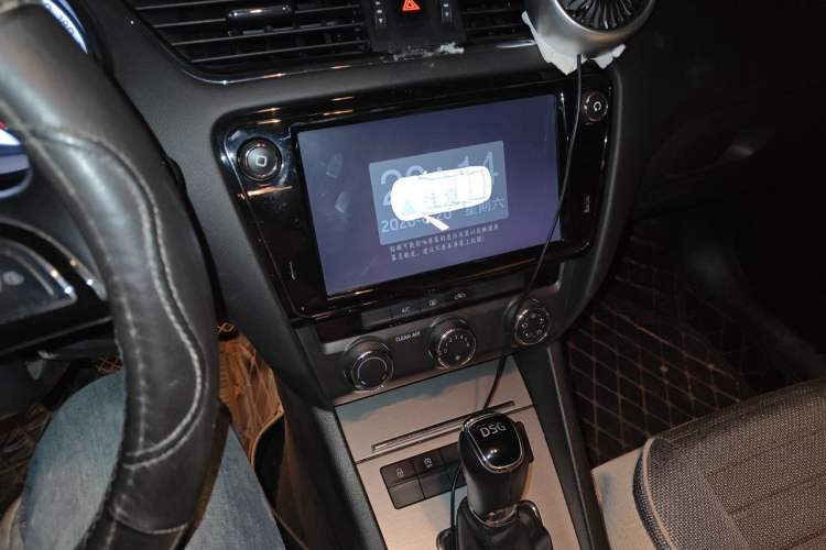 Used Skoda Octavia 2018 TSI280 DSG Luxury Edition Audio And AC Panel