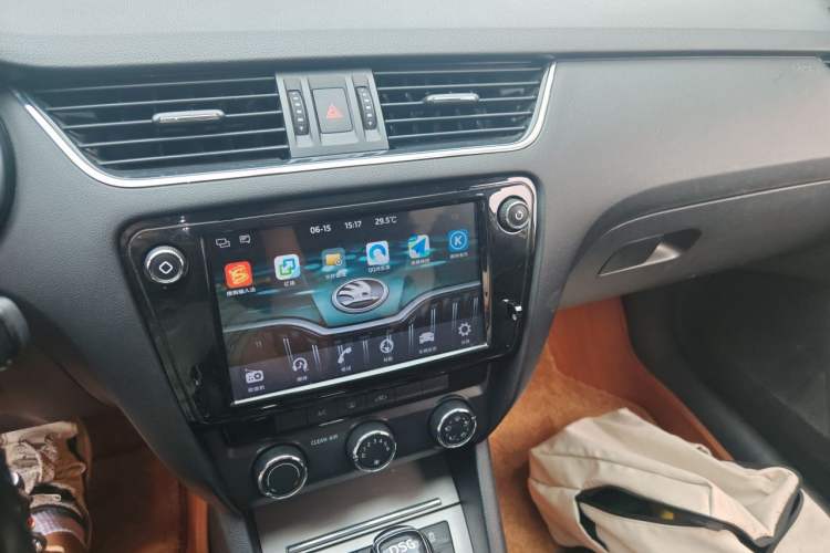 Used Skoda Octavia 2018 TSI230 DSG Luxury Edition Audio And AC Panel