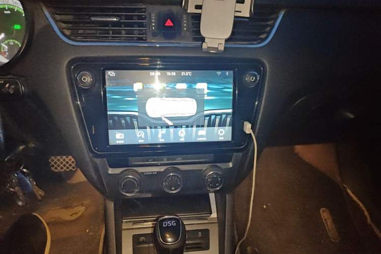 Used Skoda Octavia 2018 TSI230 DSG Luxury Edition Audio And AC Panel