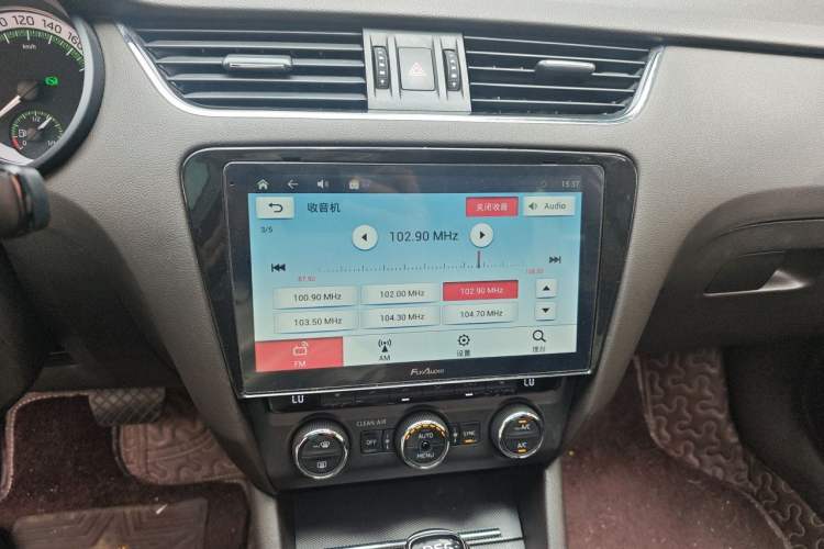 Used Skoda Octavia 2018 Station Wagon TSI280 DSG Flagship Edition Audio And AC Panel