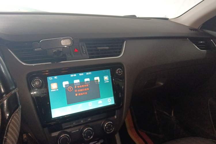 Used Skoda Octavia 2018 TSI230 DSG Luxury Edition Audio And AC Panel