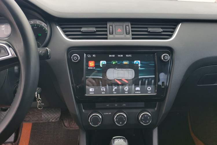 Used Skoda Octavia 2018 TSI230 DSG Luxury Edition Audio And AC Panel