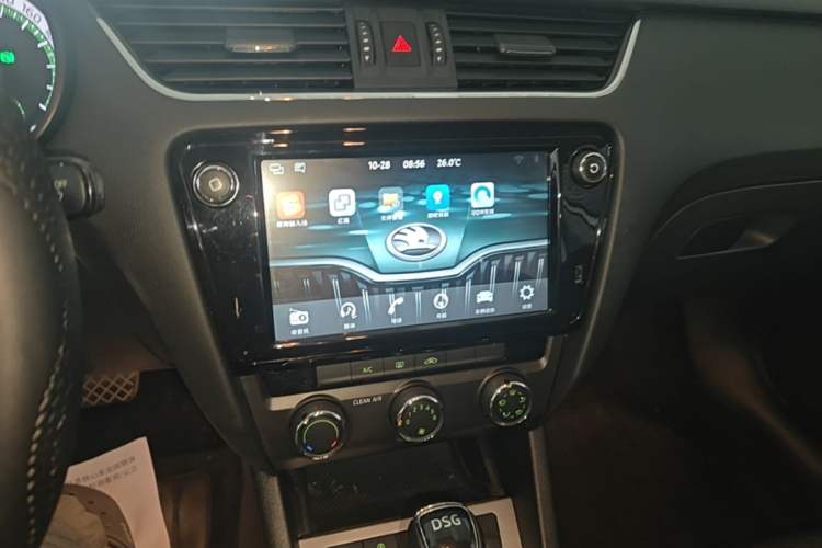 Used Skoda Octavia 2018 TSI230 DSG Luxury Edition Audio And AC Panel