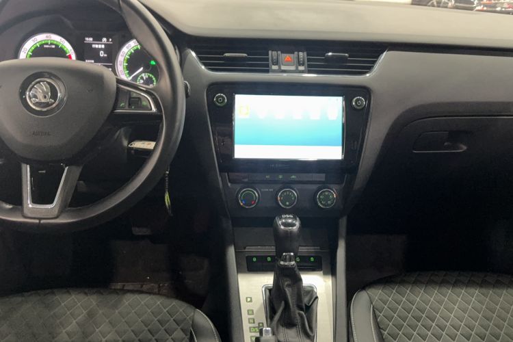 Used Skoda Octavia 2018 TSI280 DSG Luxury Edition Audio And AC Panel
