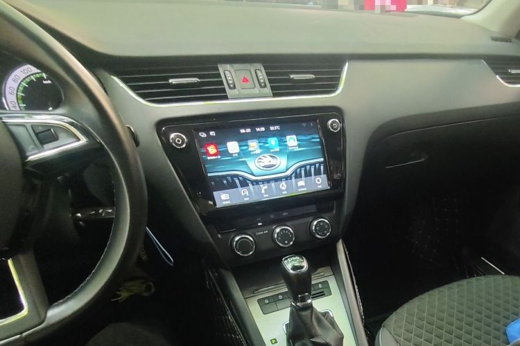 Used Skoda Octavia 2018 TSI230 DSG Comfort Edition Audio And AC Panel
