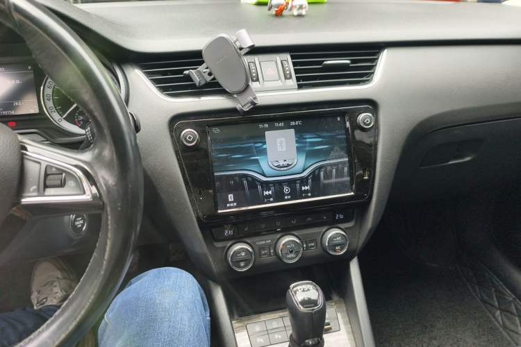 Used Skoda Octavia 2018 TSI280 DSG Flagship Edition Audio And AC Panel