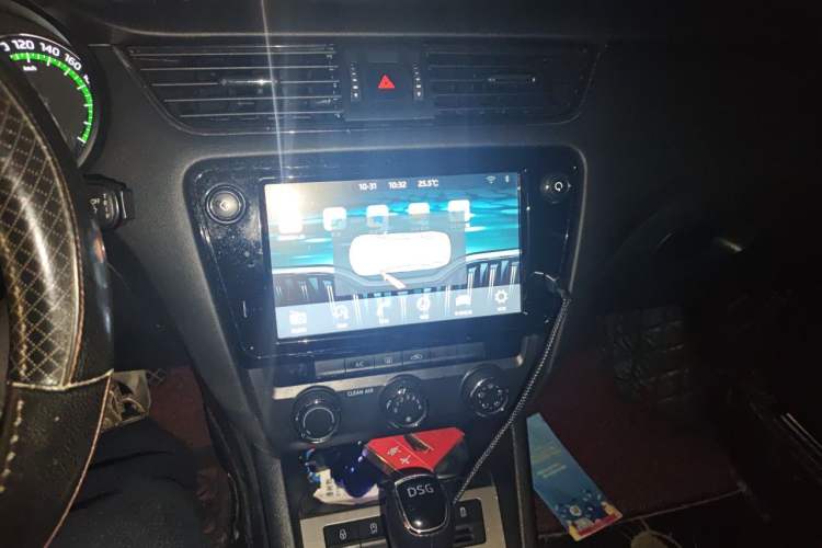 Used Skoda Octavia 2018 TSI230 DSG Comfort Edition Audio And AC Panel