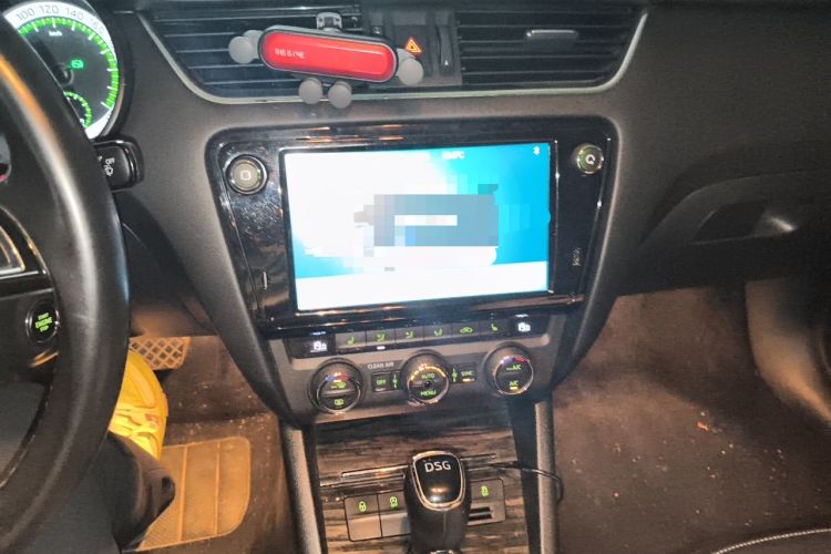 Used Skoda Octavia 2018 TSI280 DSG Flagship Edition Audio And AC Panel