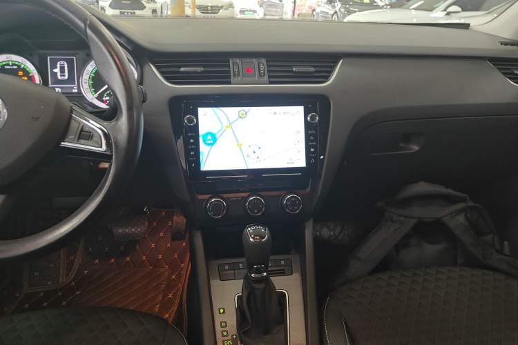 Used Skoda Octavia 2018 Station Wagon TSI280 DSG Luxury Edition Audio And AC Panel