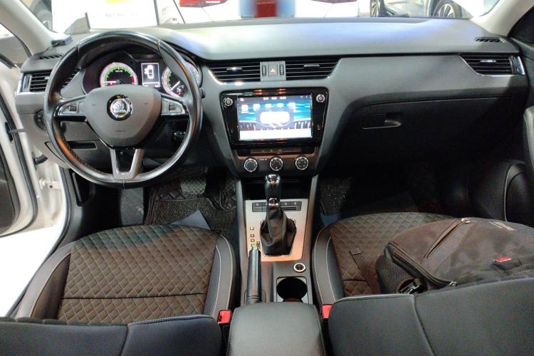 Used Skoda Octavia 2018 TSI230 DSG Luxury Edition Center Console