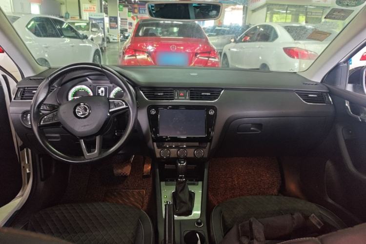Used Skoda Octavia 2018 Station Wagon TSI280 DSG Luxury Edition Center Console