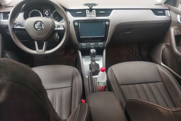 Used Skoda Octavia 2018 Station Wagon TSI280 DSG Flagship Edition Center Console