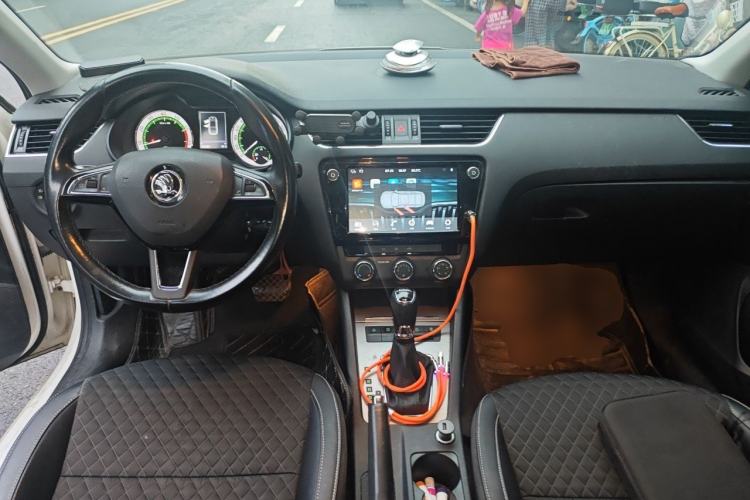Used Skoda Octavia 2018 TSI230 DSG Luxury Edition Center Console